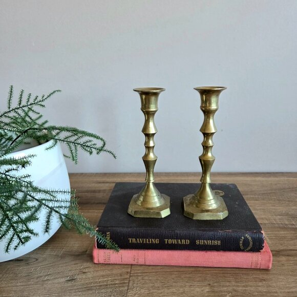 Set of 2 vintage brass candleholders/candlesticks. - Picture 1 of 4